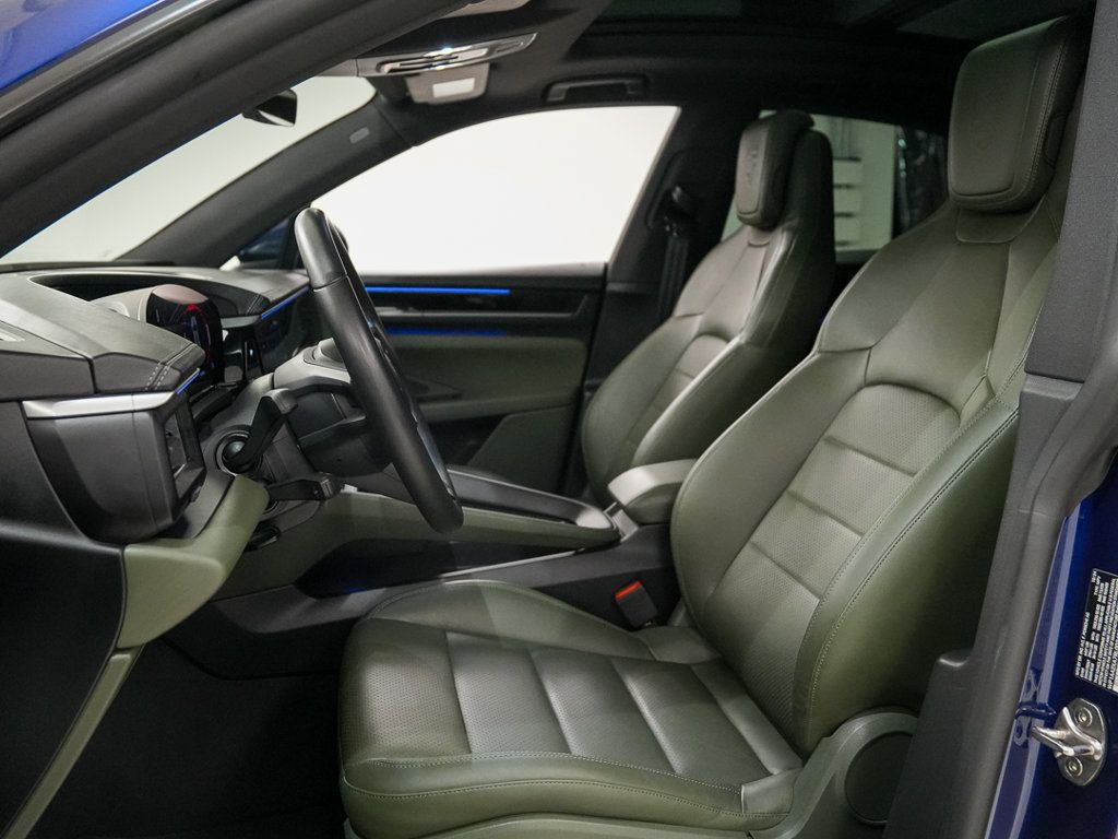 Certified 2024 Porsche Macan 4 Electric AWD/4WD image 5