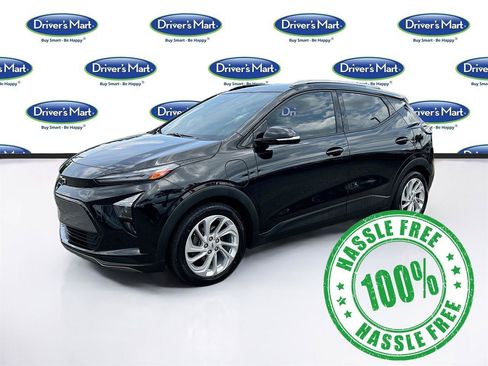 Used 2022 Chevrolet Bolt EUV LT w/ Comfort Package FWD image 3