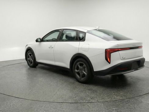 Used 2025 Kia K4 LXS image 6