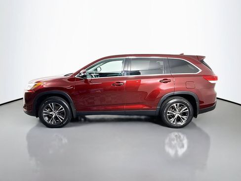 Used 2019 Toyota Highlander Plus AWD/4WD image 4