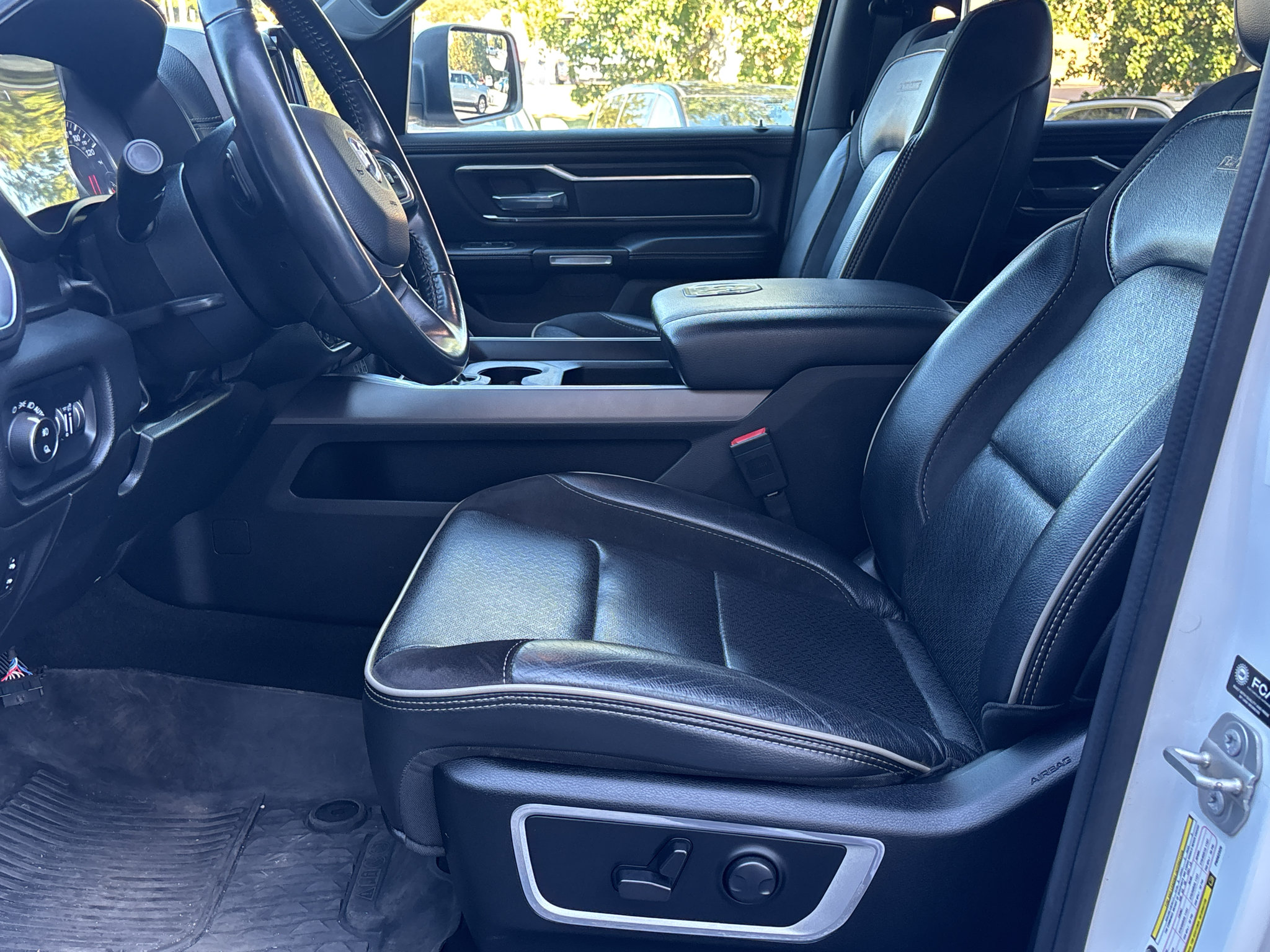 Used 2023 RAM 1500 Laramie AWD/4WD image 10