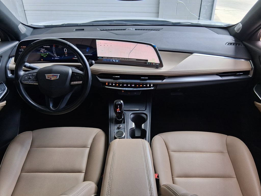 Used 2024 Cadillac XT4 Luxury w/ LPO, Floor Liner Package FWD image 9