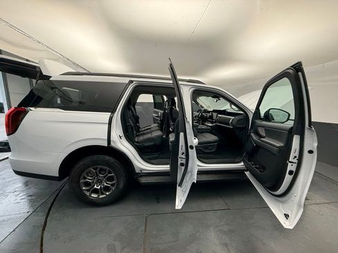 New 2025 Ford Expedition Active image 20