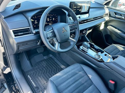 New 2025 Mitsubishi Outlander SE image 6