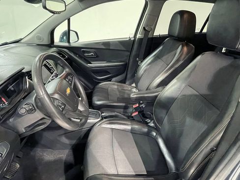 Used 2021 Chevrolet Trax LT AWD/4WD image 3