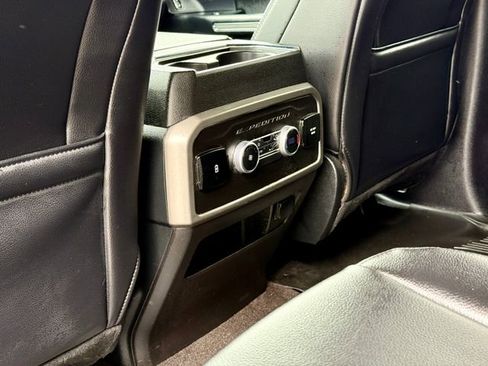 Used 2021 Ford Expedition XLT image 12