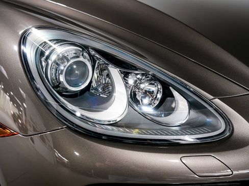 Used 2013 Porsche Cayenne Turbo AWD/4WD image 48