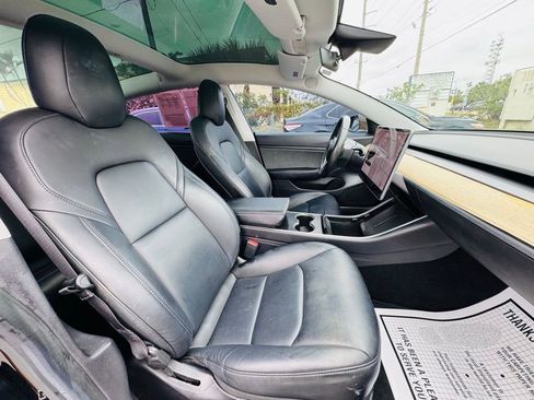 Used 2019 Tesla Model 3 Standard Range image 17