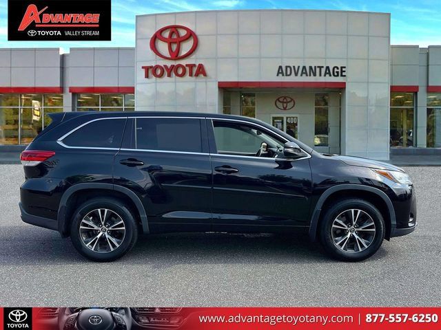 Used 2018 Toyota Highlander Plus AWD/4WD image 5