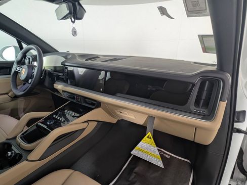 New 2026 Porsche Cayenne image 19