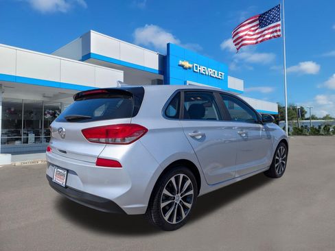 Used 2018 Hyundai Elantra GT image 4