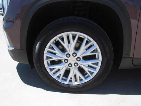 Used 2024 GMC Acadia Elevation w/ Luxury Package FWD image 4