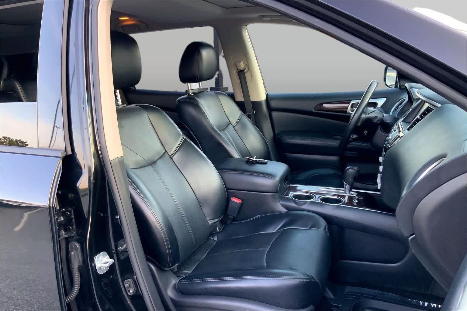 Used 2015 Nissan Pathfinder Platinum w/ Cargo Package FWD image 9