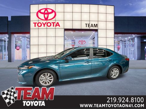Used 2025 Toyota Camry LE image 1