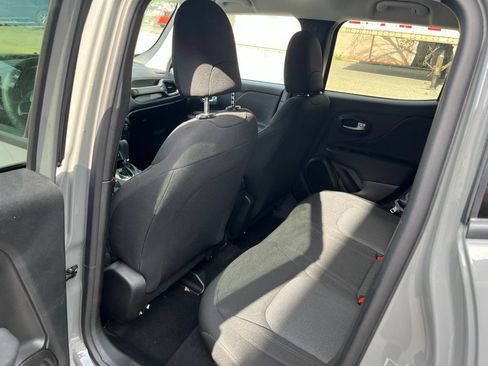 Used 2023 Jeep Renegade Latitude AWD/4WD image 23