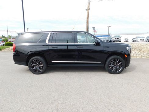 Used 2023 GMC Yukon XL Denali w/ Denali Reserve Package AWD/4WD image 2