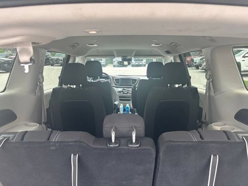Used 2024 Chrysler Voyager LX FWD image 8