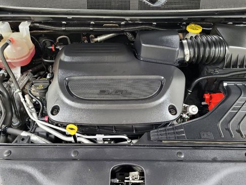 Used 2023 Chrysler Pacifica Touring-L FWD image 30