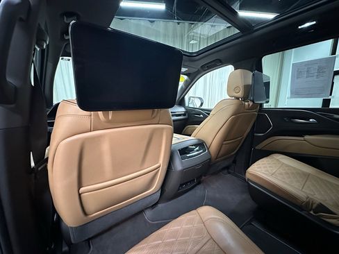 Used 2023 Cadillac Escalade Premium Luxury image 25