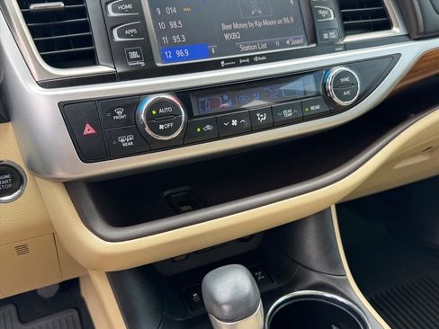 Used 2019 Toyota Highlander Limited Platinum AWD/4WD image 27