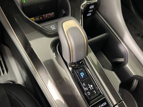 Used 2025 Toyota Crown Signia w/ Advanced Technology Package image 9