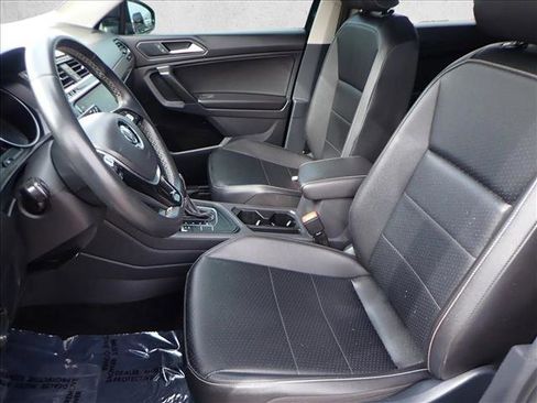 Used 2021 Volkswagen Tiguan SE image 11