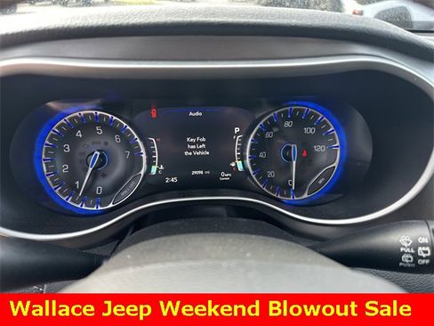 Used 2023 Chrysler Pacifica Touring-L image 21