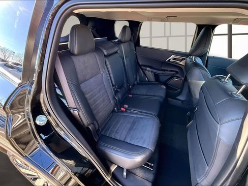 New 2026 Mitsubishi Outlander SE image 11