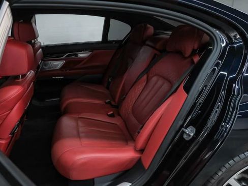 Used 2018 BMW M760i xDrive image 43