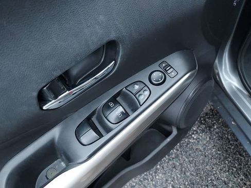 Used 2019 Nissan Kicks SR w/ SR Premium Package image 17