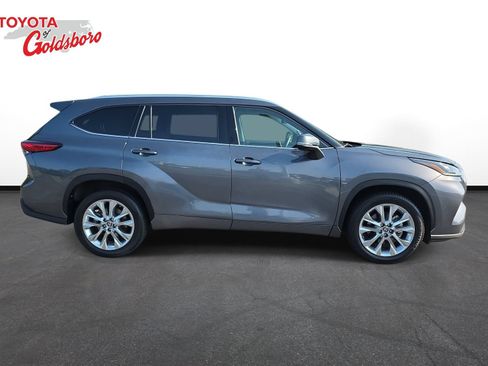 Used 2020 Toyota Highlander Limited FWD image 4