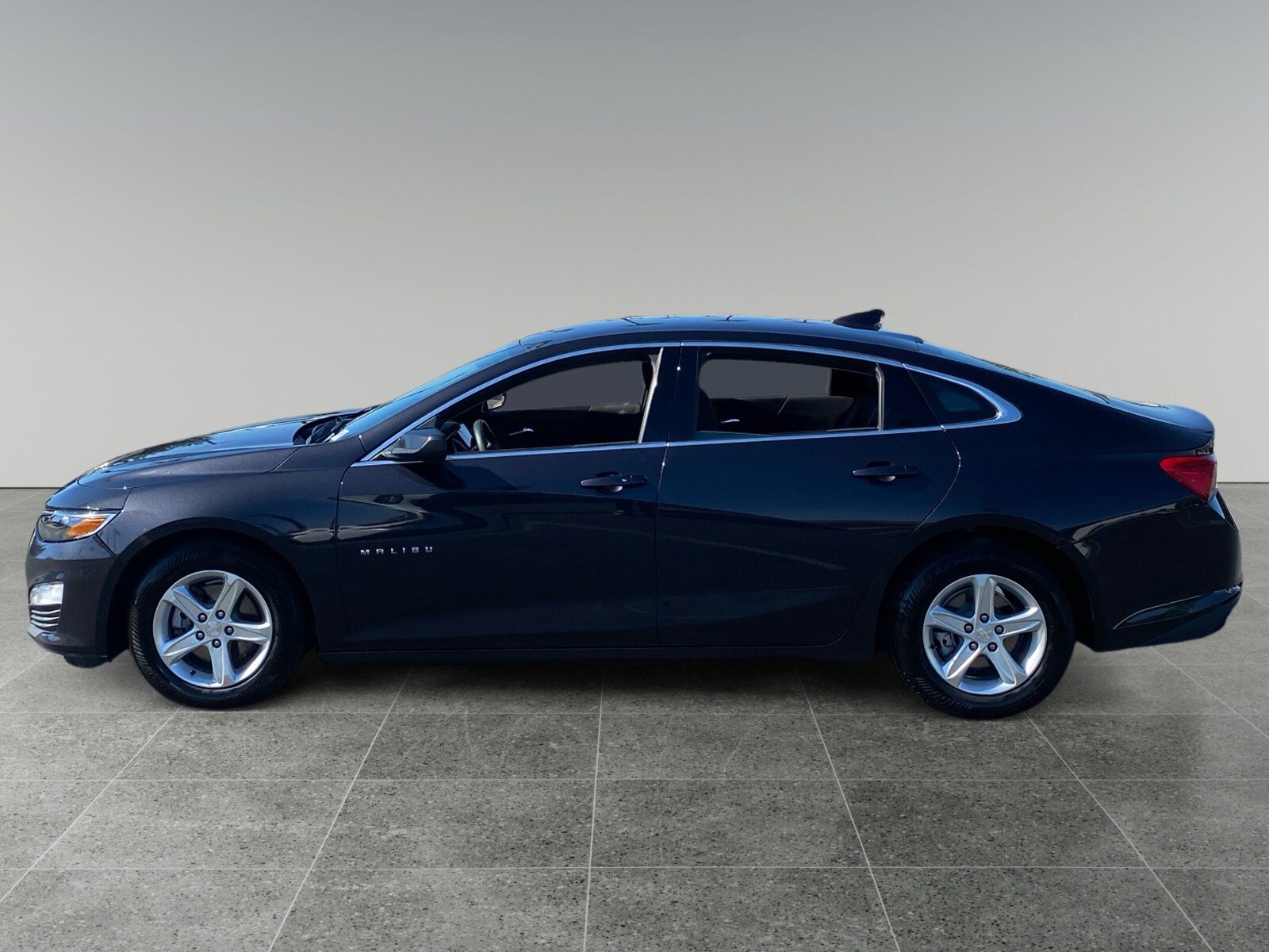 Used 2023 Chevrolet Malibu LT FWD image 2