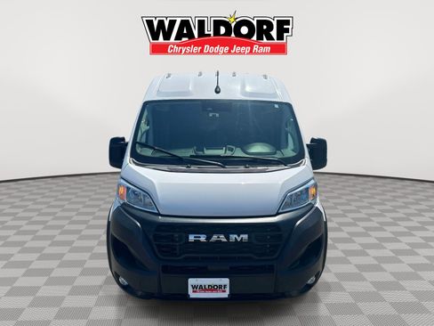 Used 2024 RAM ProMaster 2500 w/ Convenience Group FWD image 2