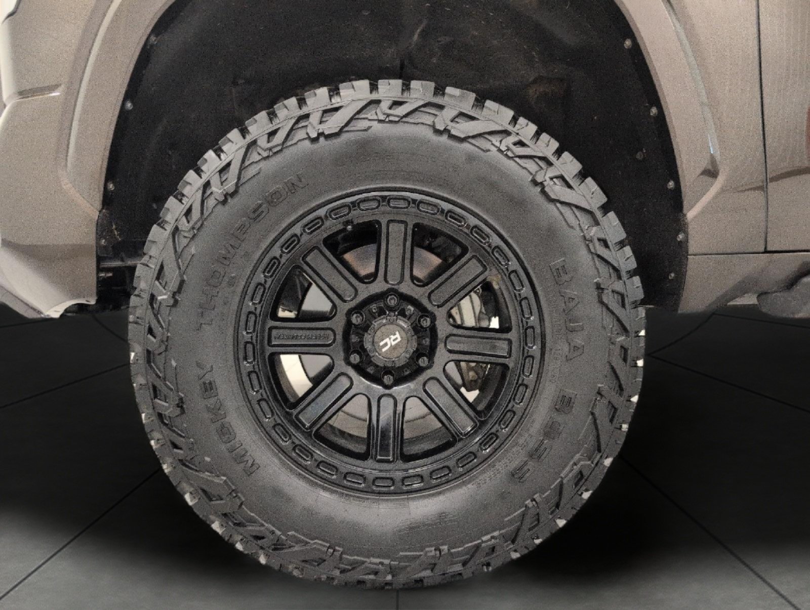 Used 2023 Toyota Tundra Limited w/ Power Package AWD/4WD image 4