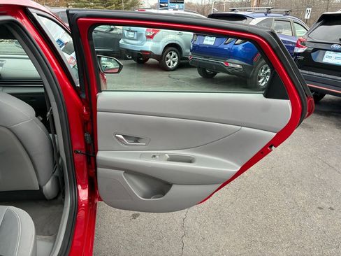 Used 2023 Hyundai Elantra SEL image 40