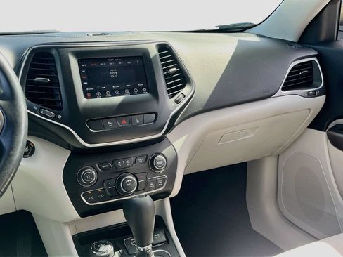 Certified 2021 Jeep Cherokee Latitude Plus AWD/4WD image 21