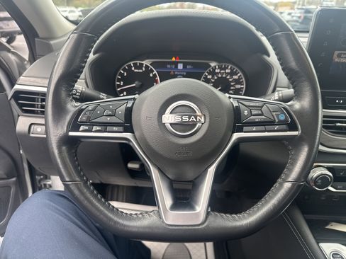 Used 2023 Nissan Altima 2.5 SV w/ SV Premium Package image 17