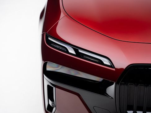 Used 2023 BMW i7 xDrive60 w/ Parking Assistance Package image 12