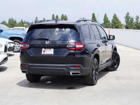 Used 2025 Honda Pilot Black Edition image 7