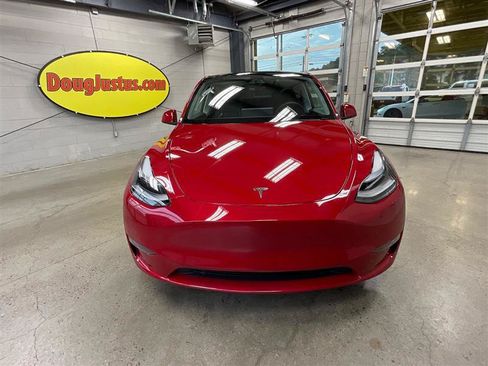 Used 2023 Tesla Model Y Performance AWD/4WD image 8