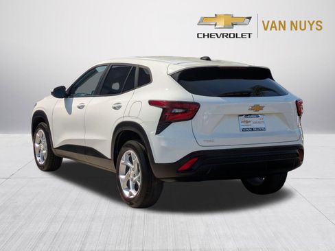 Used 2024 Chevrolet Trax LS w/ LS Convenience Package FWD image 7