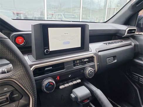 Used 2024 Toyota Tacoma TRD Off-Road image 24