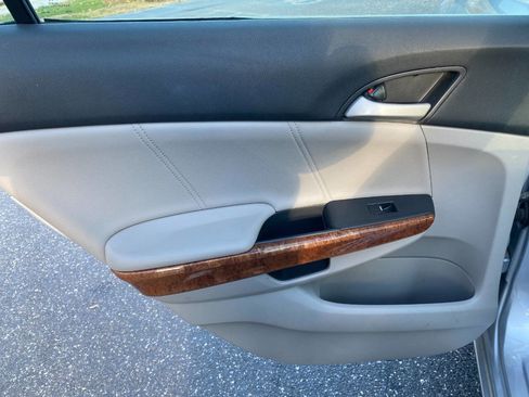 Used 2011 Honda Accord EX-L image 23
