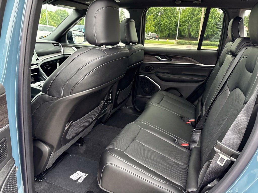 New 2026 Jeep Grand Cherokee Limited AWD/4WD image 9