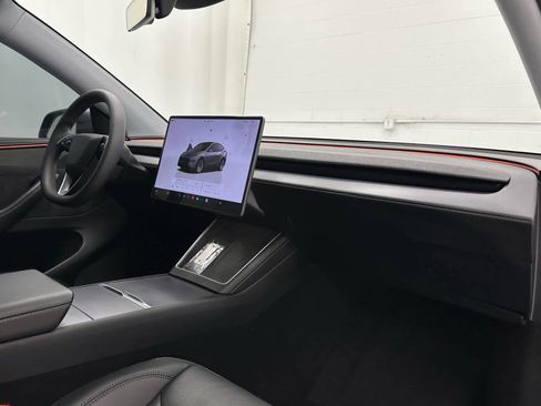 Used 2026 Tesla Model Y Long Range image 17