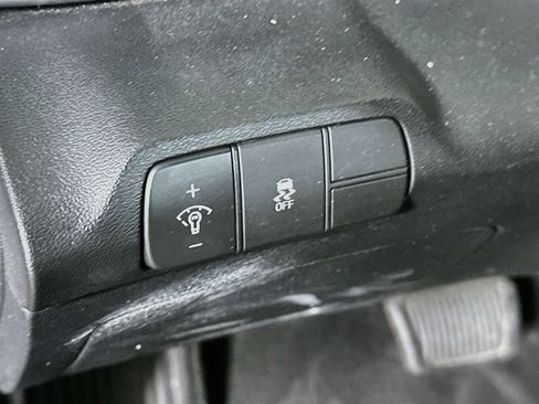 Used 2025 Hyundai Elantra Limited FWD image 17