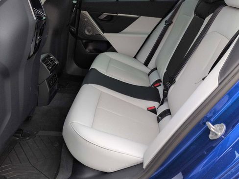 Used 2025 BMW M5 w/ Carbon Package image 20