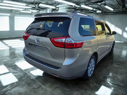 Used 2017 Toyota Sienna Limited Premium AWD/4WD image 3