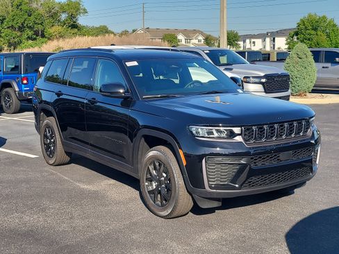 New 2026 Jeep Grand Cherokee L 2WD image 2