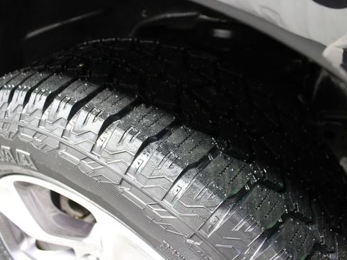 Used 2019 RAM 1500 Laramie AWD/4WD image 11